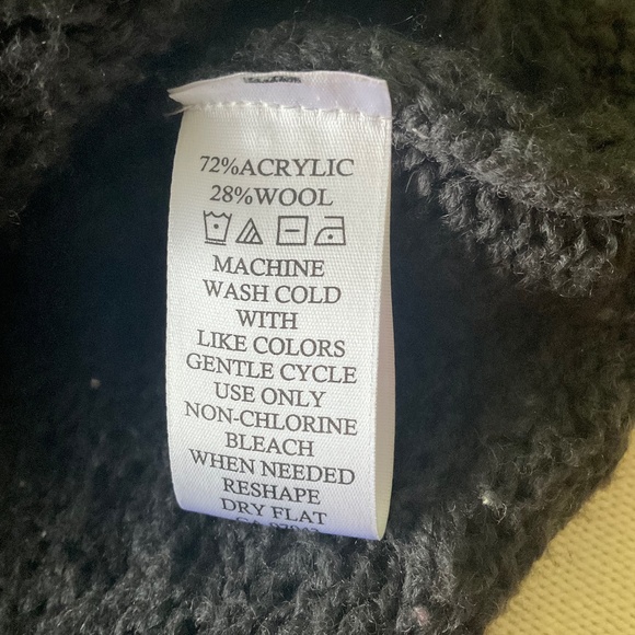 Kenar cardigan, size small, black color, with 3 chic buttons - Picture 6 of 7